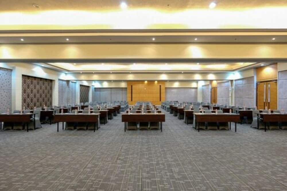 อิลลิรา ไลต์ ปรายา ลมบก Hotel ภายนอก รูปภาพ