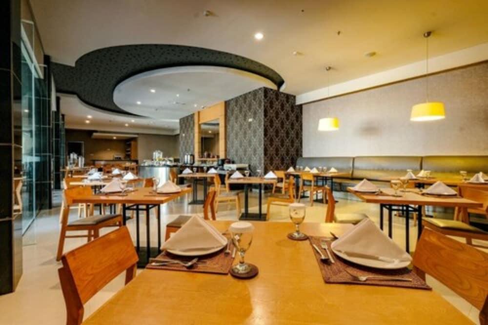 อิลลิรา ไลต์ ปรายา ลมบก Hotel ภายนอก รูปภาพ